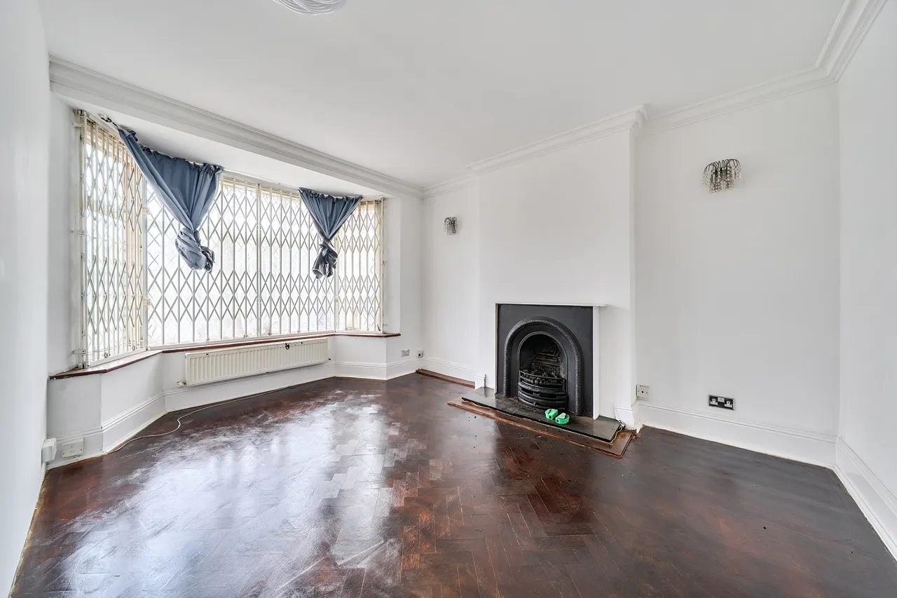 London, NW2, photo 2