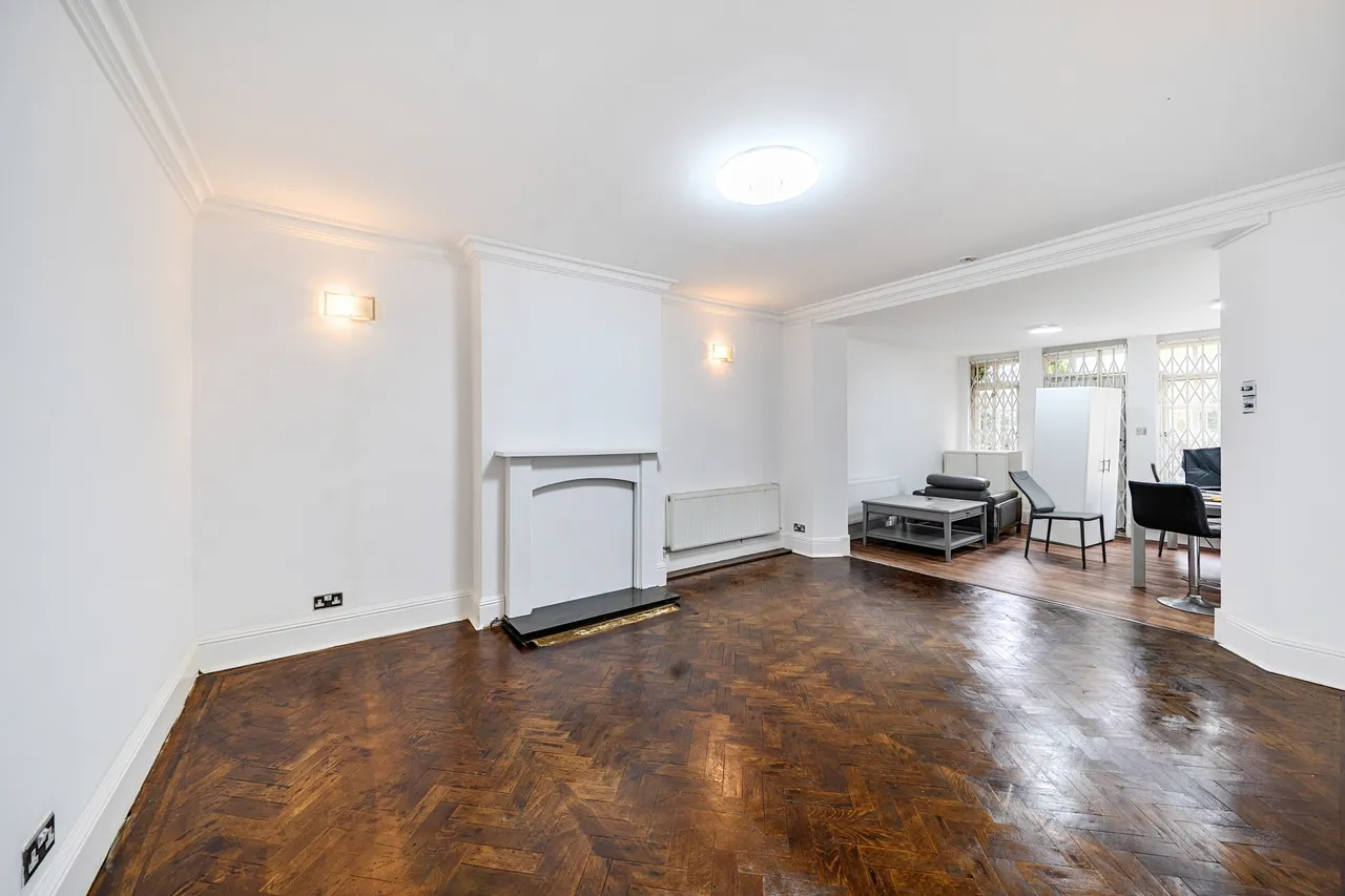 London, NW2, photo 11