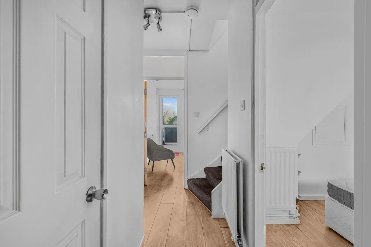 Alton Road, London, SW15, photo 2