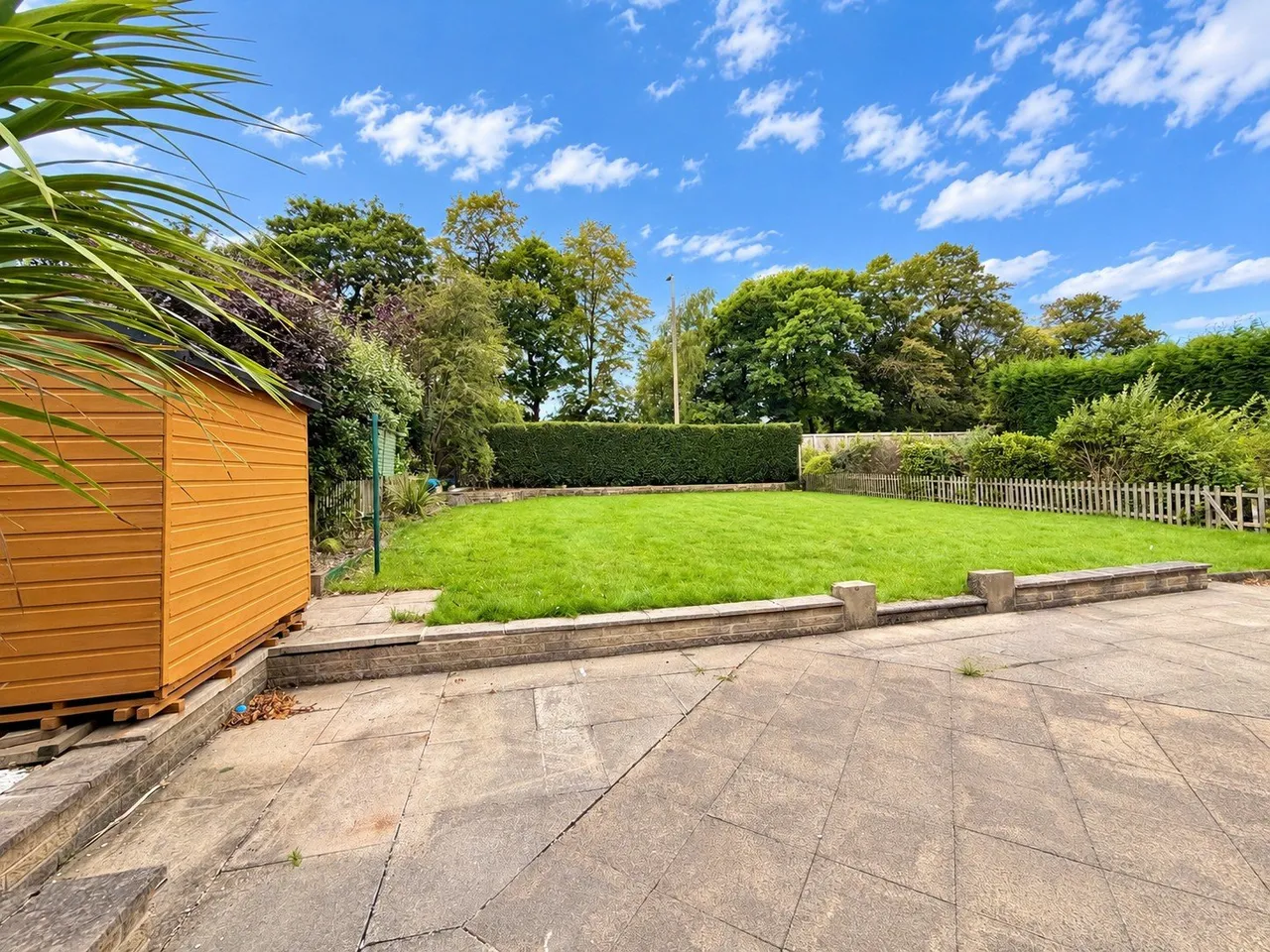 Long Fallas Crescent, Brighouse, HD6, photo 3