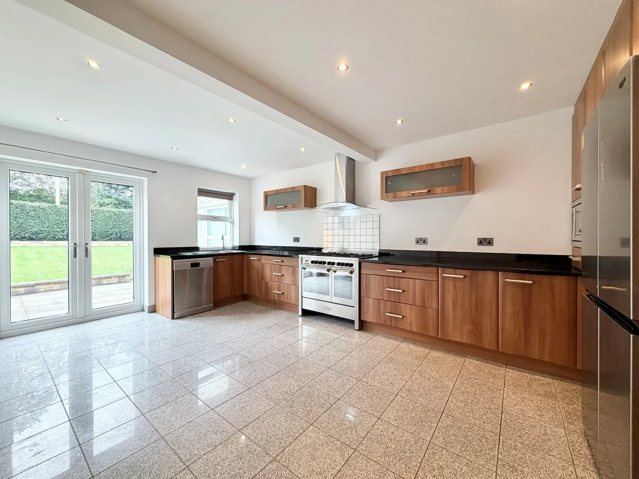 Long Fallas Crescent, Brighouse, HD6, photo 9