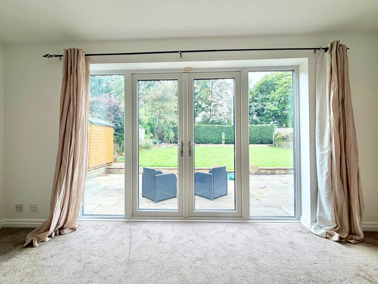 Long Fallas Crescent, Brighouse, HD6, photo 5
