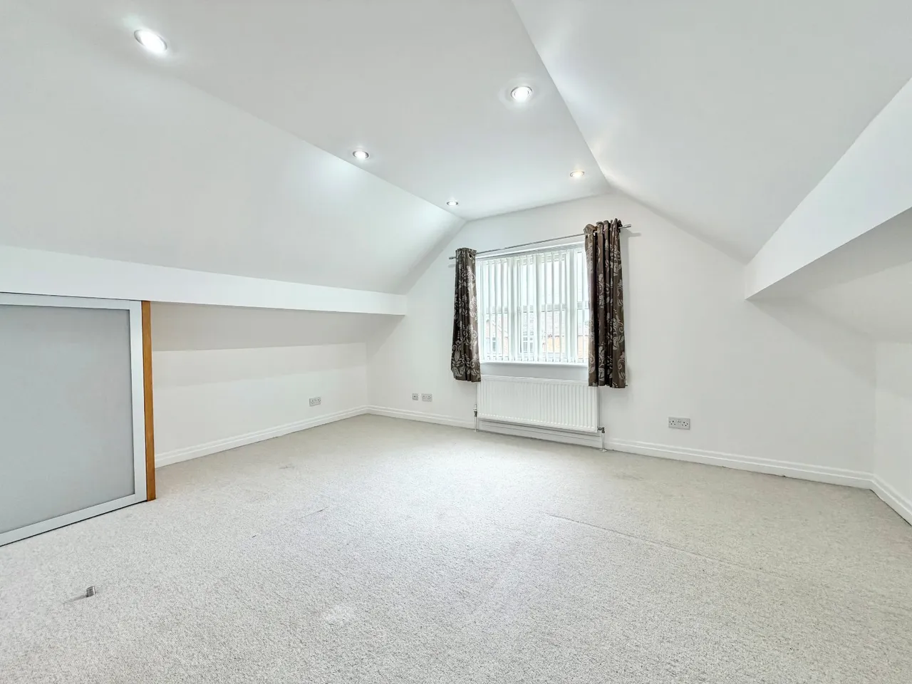 Long Fallas Crescent, Brighouse, HD6, photo 22