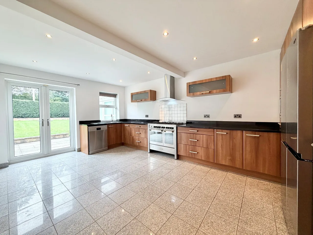 Long Fallas Crescent, Brighouse, HD6, photo 2