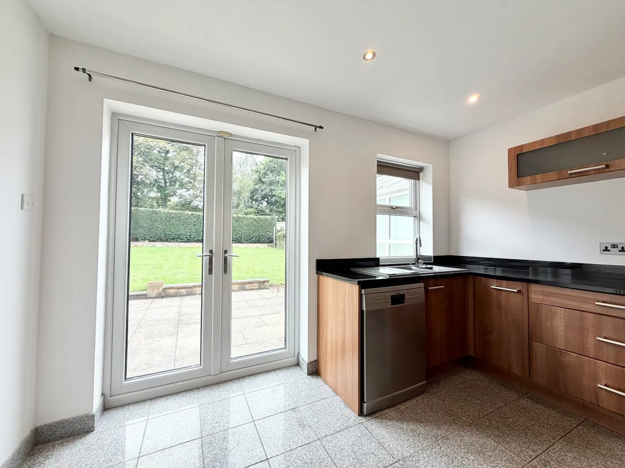 Long Fallas Crescent, Brighouse, HD6, photo 13