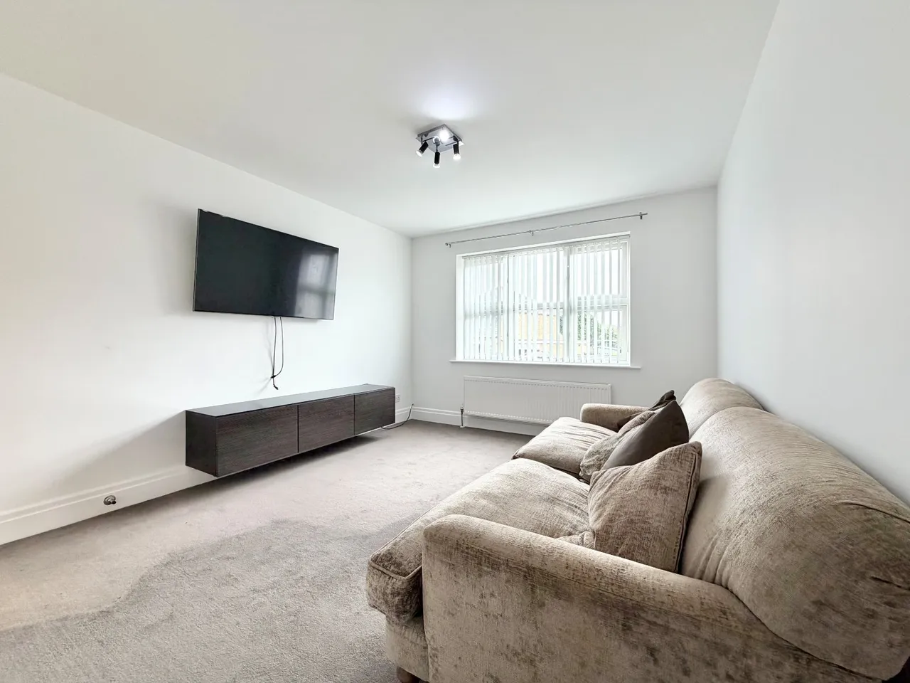 Long Fallas Crescent, Brighouse, HD6, photo 6