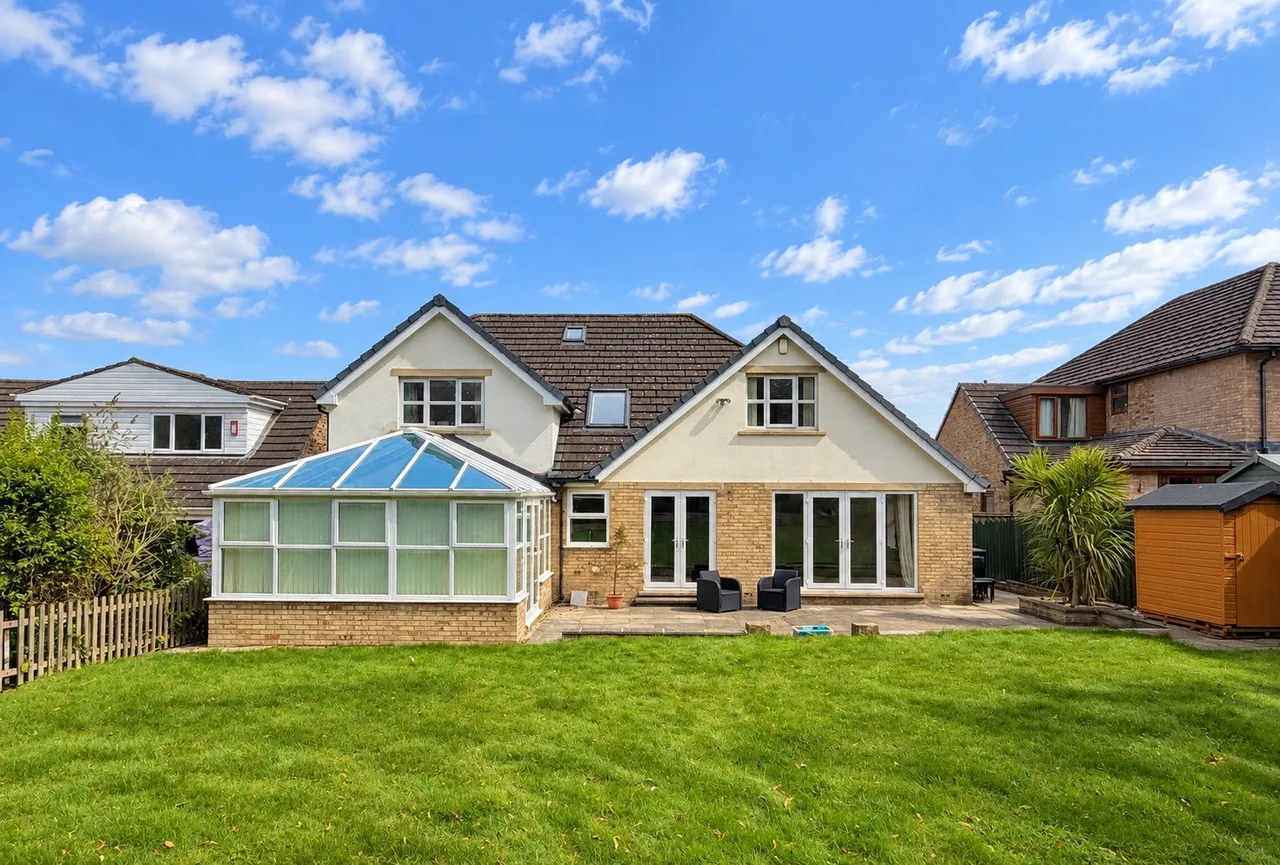 Long Fallas Crescent, Brighouse, HD6, photo 25
