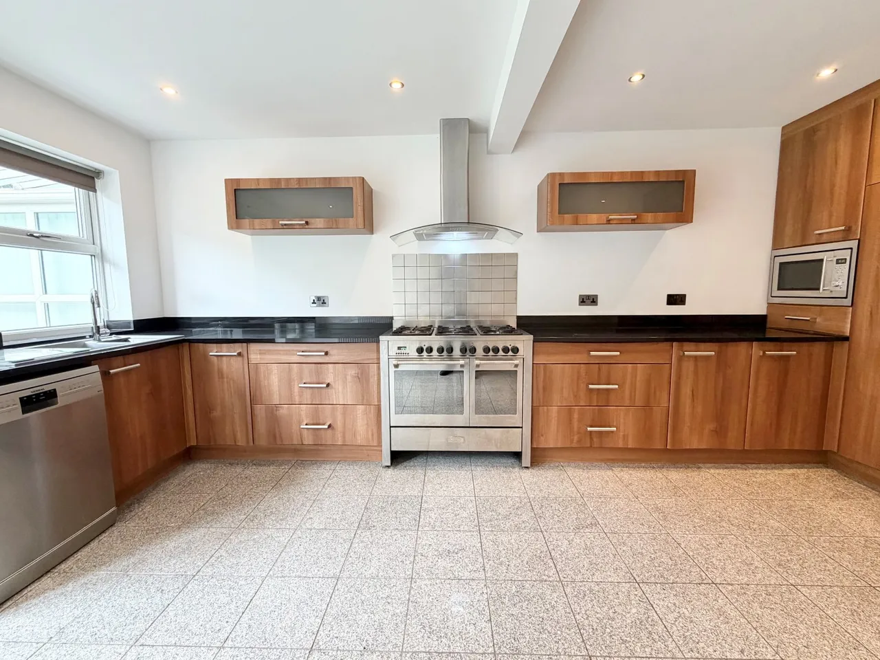 Long Fallas Crescent, Brighouse, HD6, photo 10