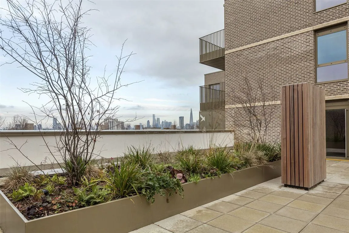 Gasholder Place, Nine Elms, photo 7
