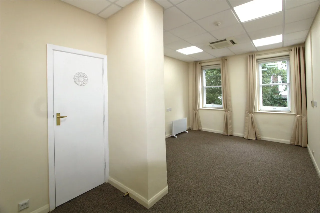 High Street, Petersfield, GU32, photo 9
