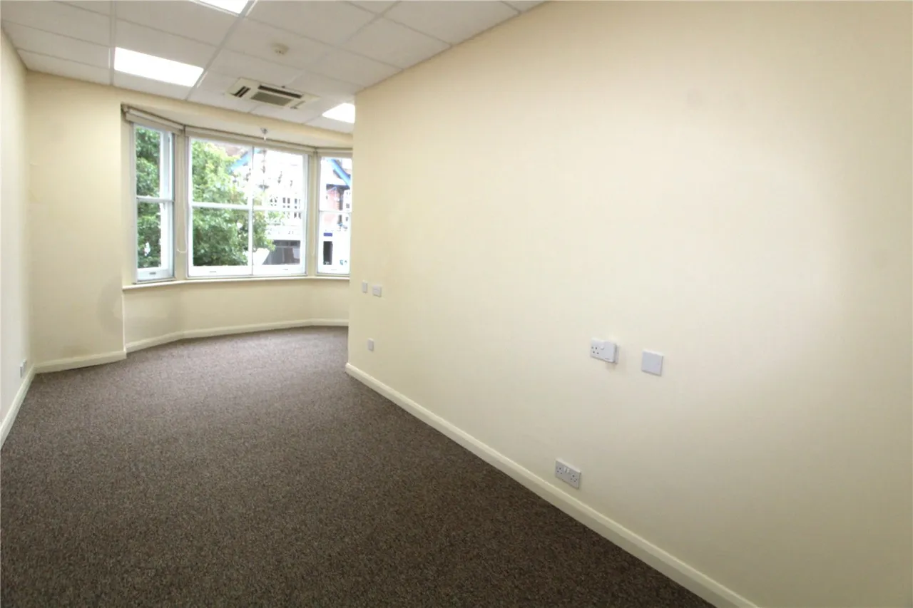 High Street, Petersfield, GU32, photo 6
