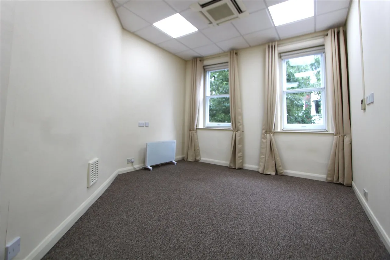 High Street, Petersfield, GU32, photo 8
