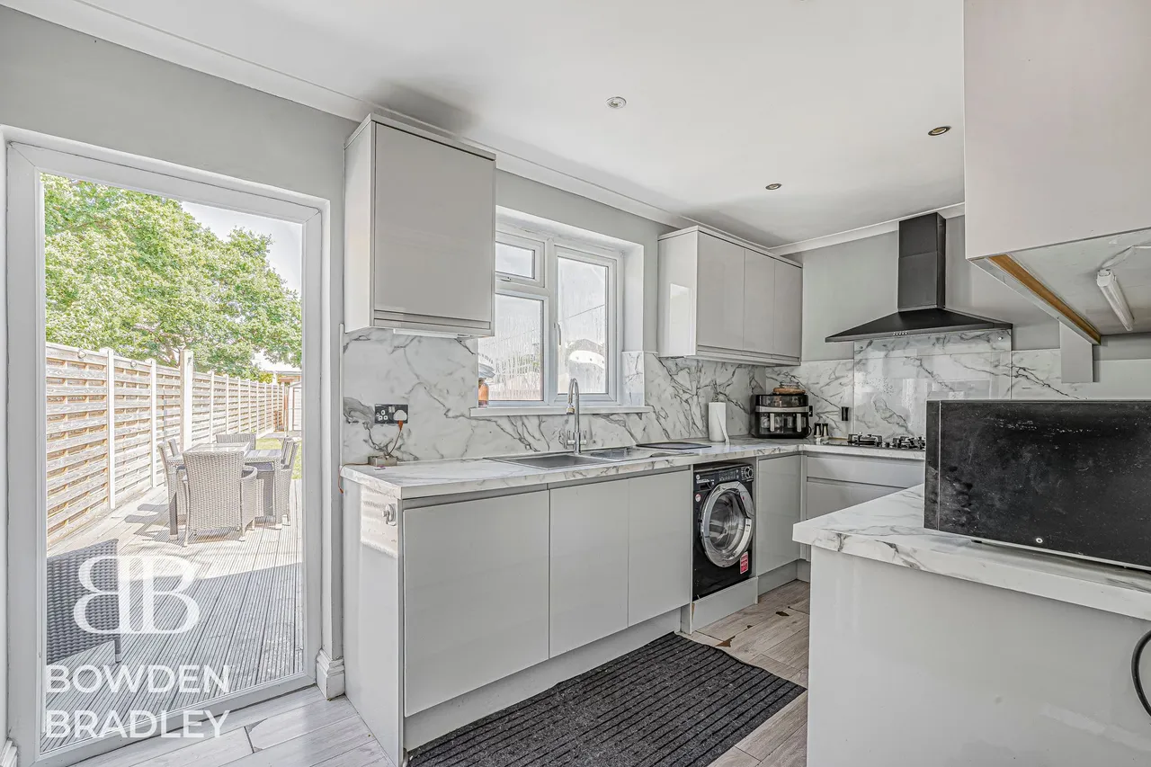 Chalgrove Crescent, Clayhall, IG5, photo 24