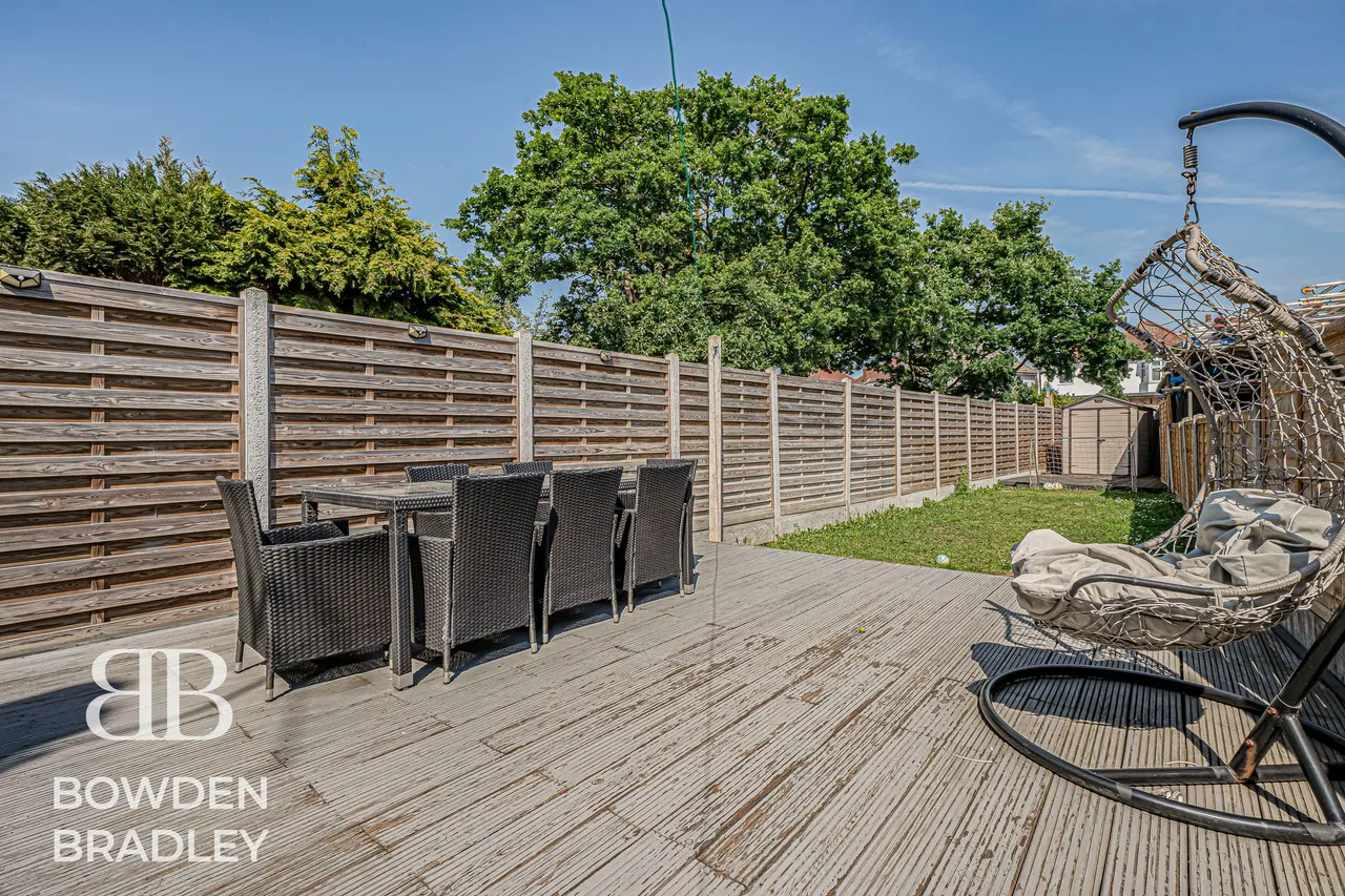 Chalgrove Crescent, Clayhall, IG5, photo 41