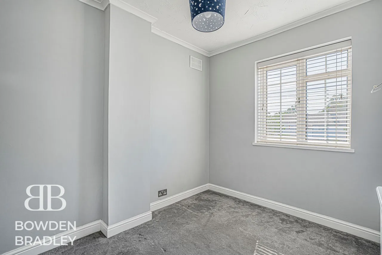 Chalgrove Crescent, Clayhall, IG5, photo 18
