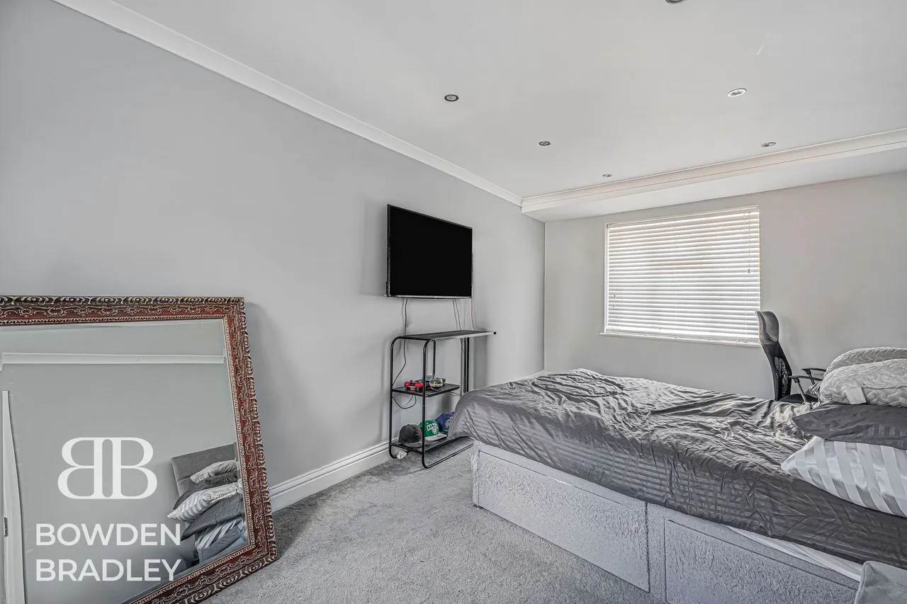 Chalgrove Crescent, Clayhall, IG5, photo 32