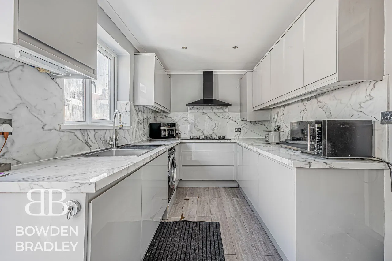 Chalgrove Crescent, Clayhall, IG5, photo 26