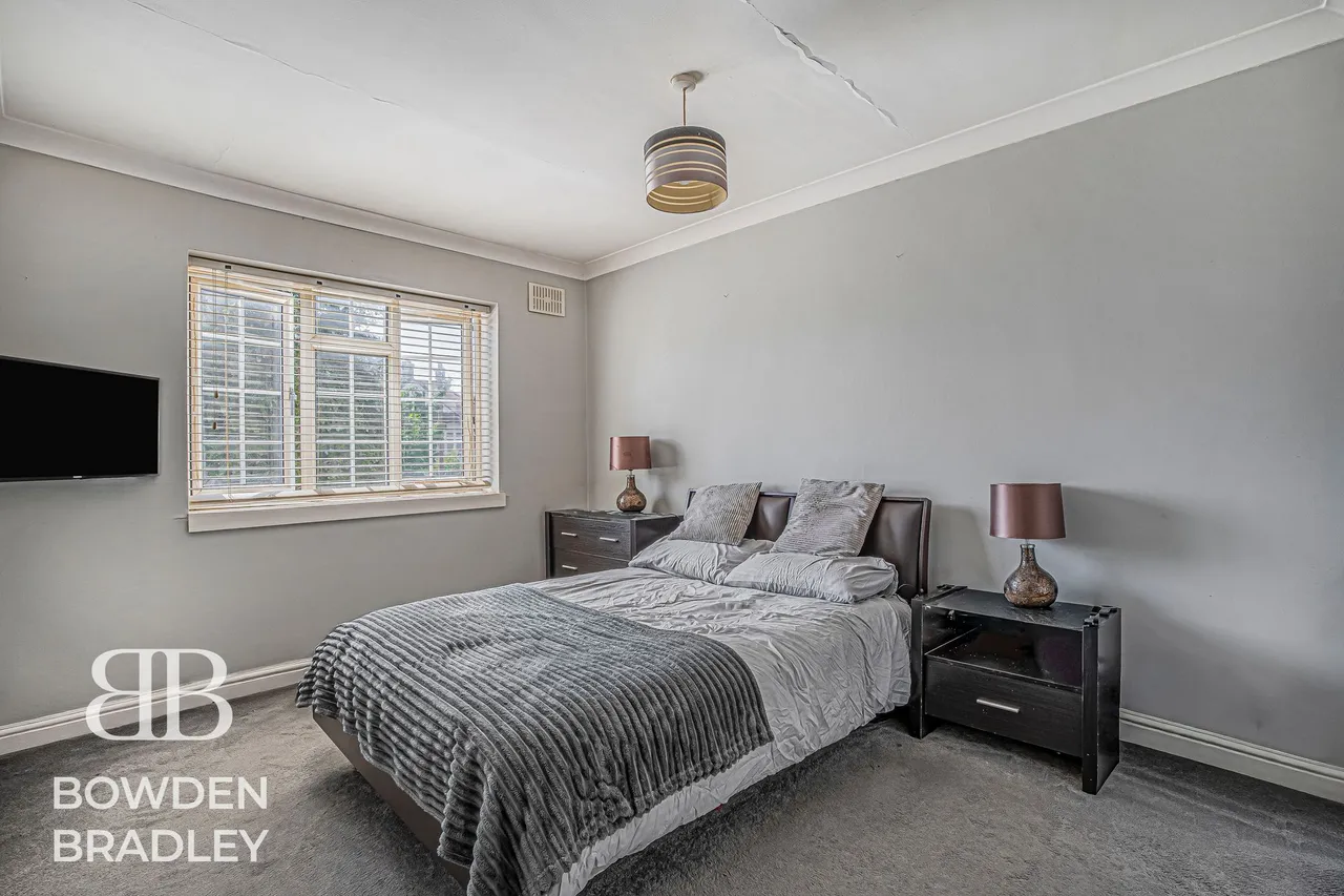 Chalgrove Crescent, Clayhall, IG5, photo 13