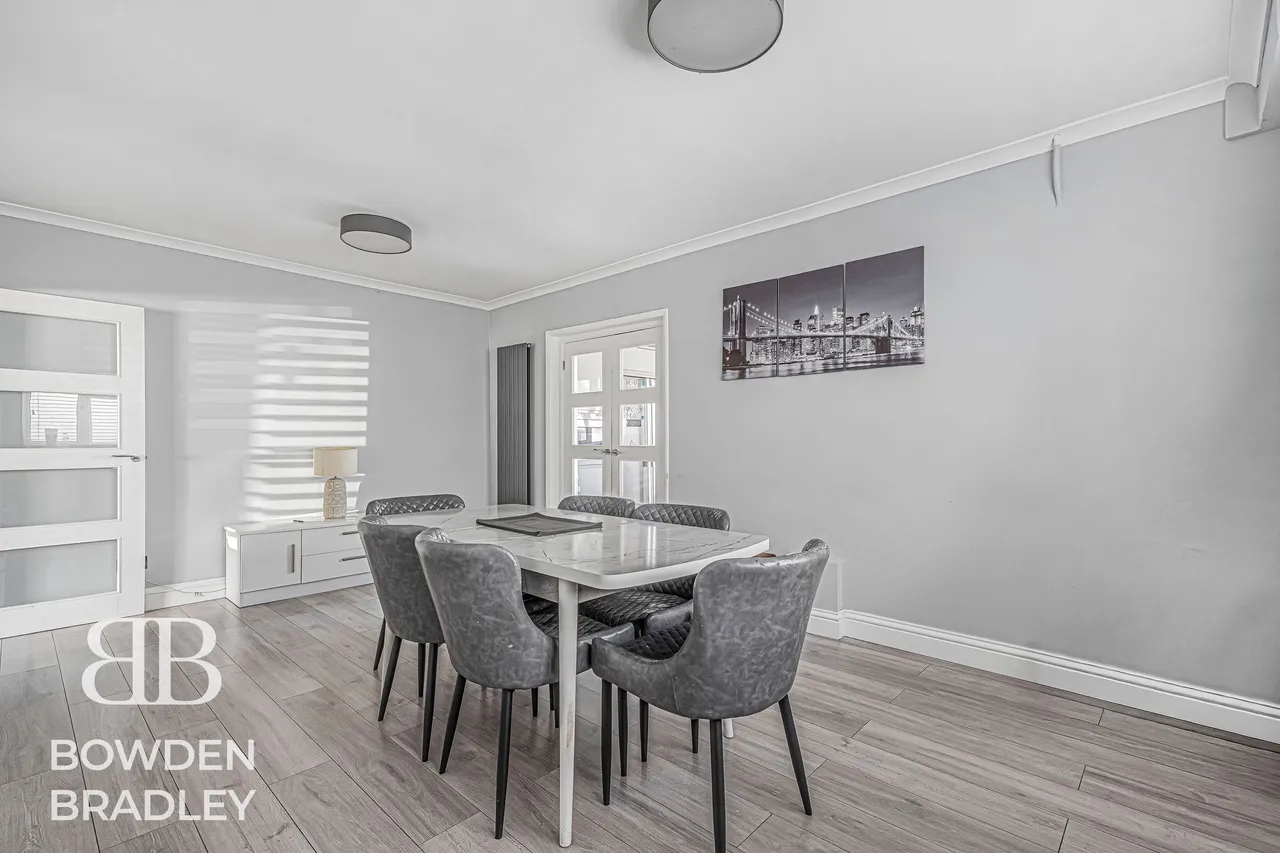 Chalgrove Crescent, Clayhall, IG5, photo 4