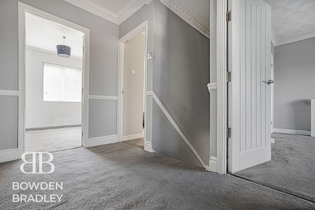 Chalgrove Crescent, Clayhall, IG5, photo 12