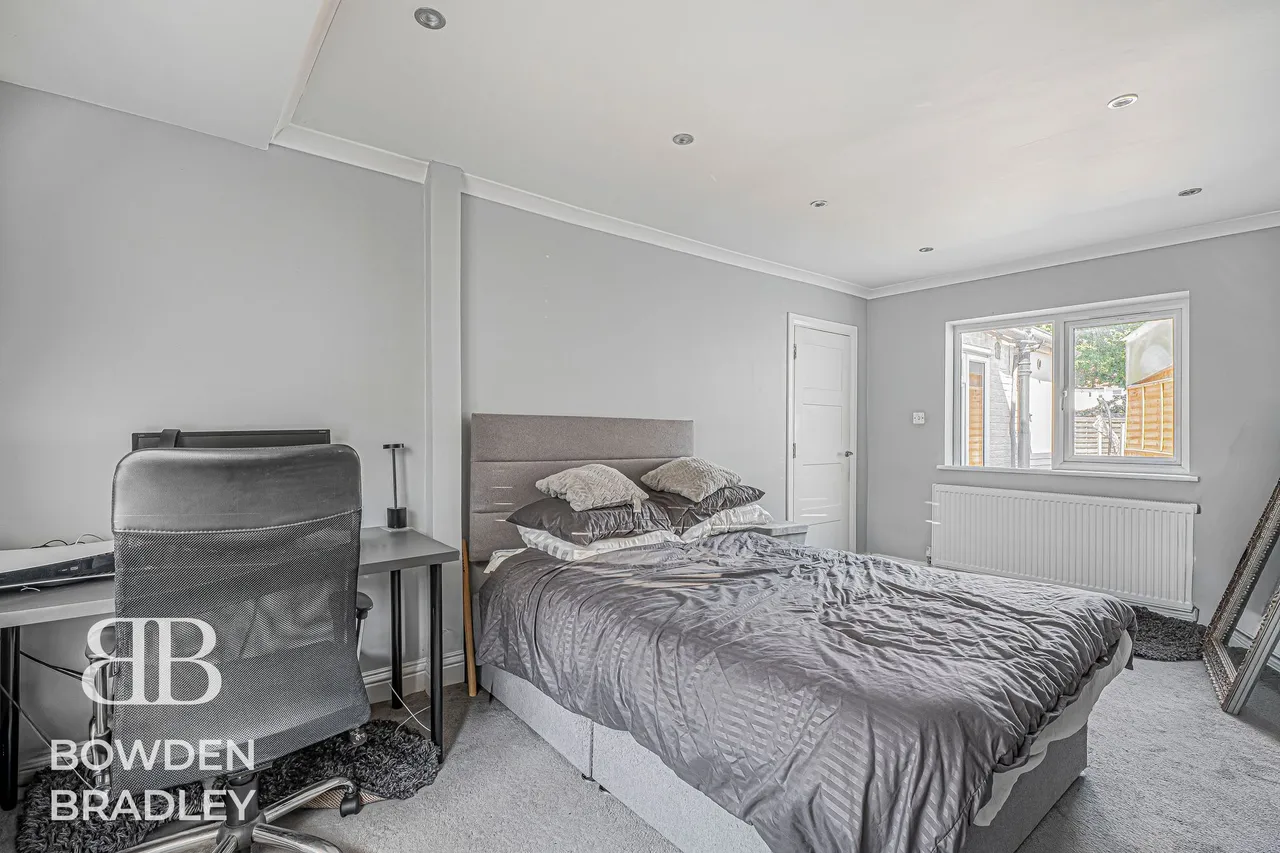 Chalgrove Crescent, Clayhall, IG5, photo 10
