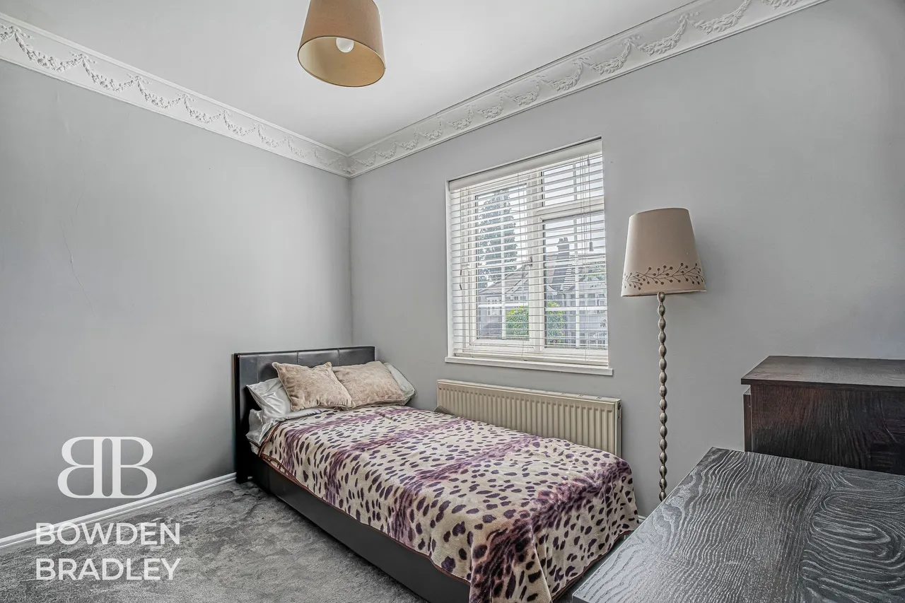 Chalgrove Crescent, Clayhall, IG5, photo 15
