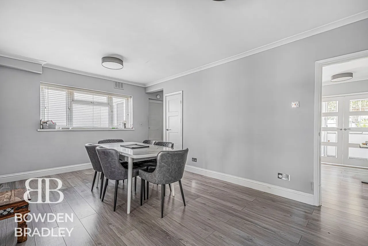Chalgrove Crescent, Clayhall, IG5, photo 30