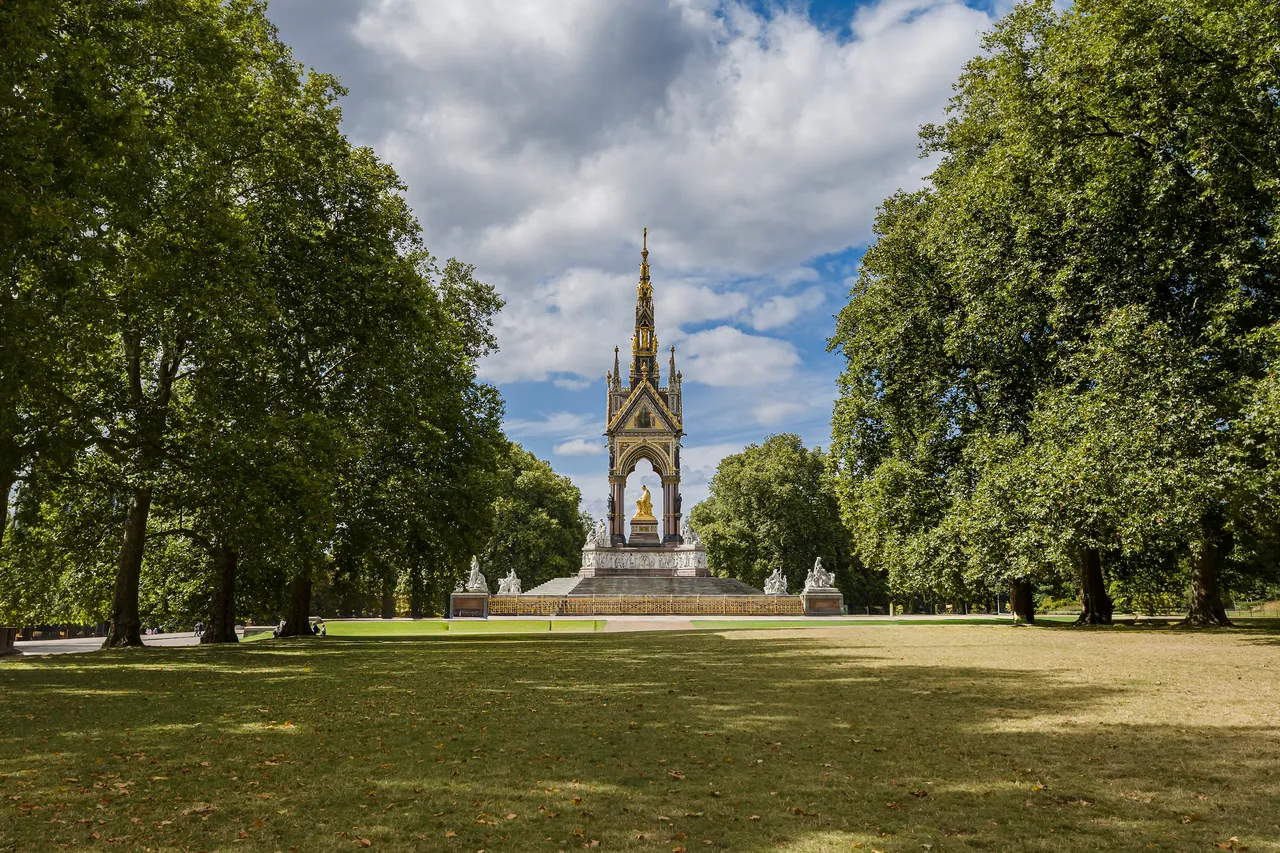 Sussex Gardens, Paddington, London, photo 12