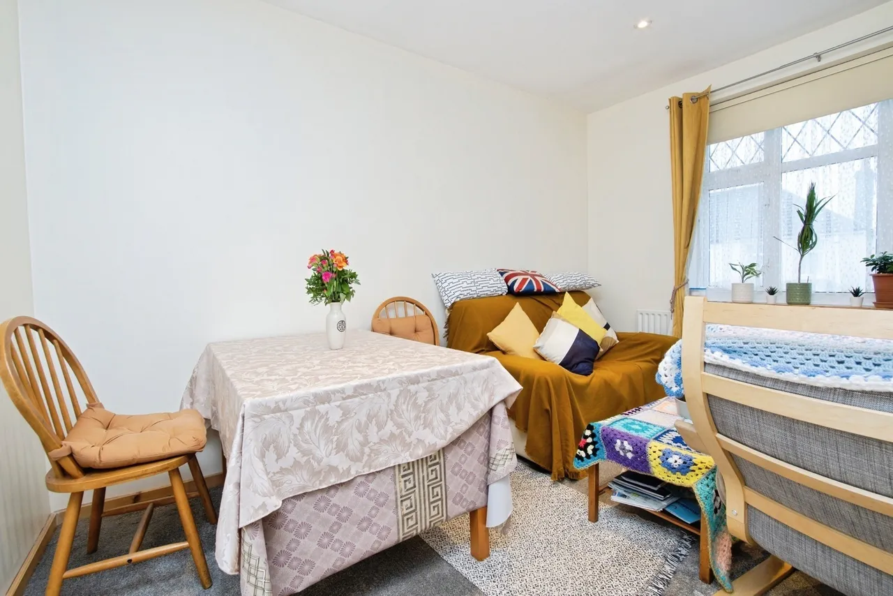 3 bed flat for sale — Addison Road, Caterham, Surrey, CR3