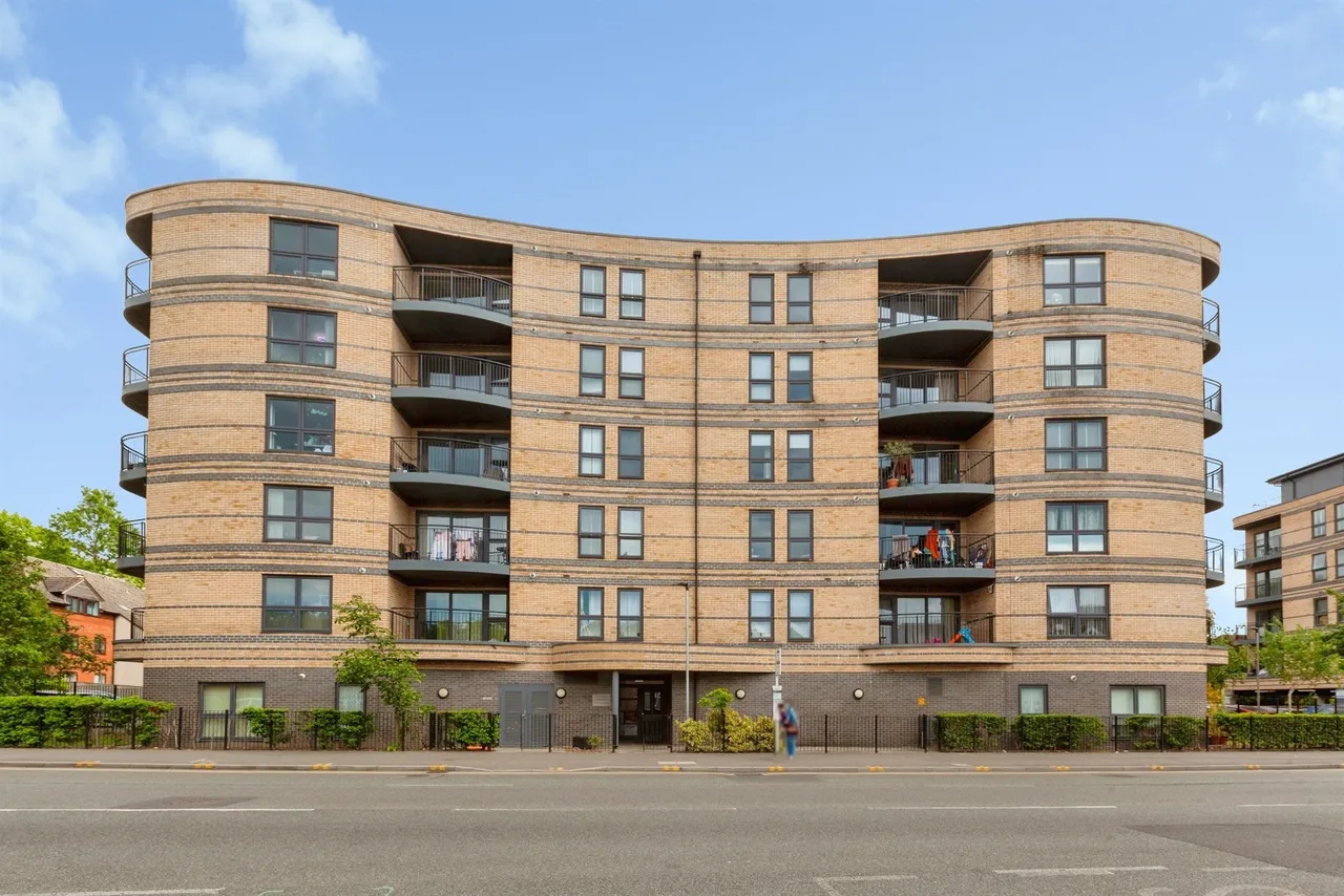 2 bed flat for sale — Windsor Road, Slough