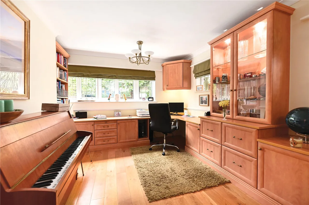 Salisbury Road, Farnborough, GU14, photo 8