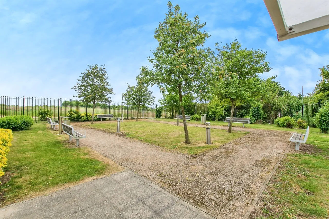Hammonds Drive, PETERBOROUGH, photo 9