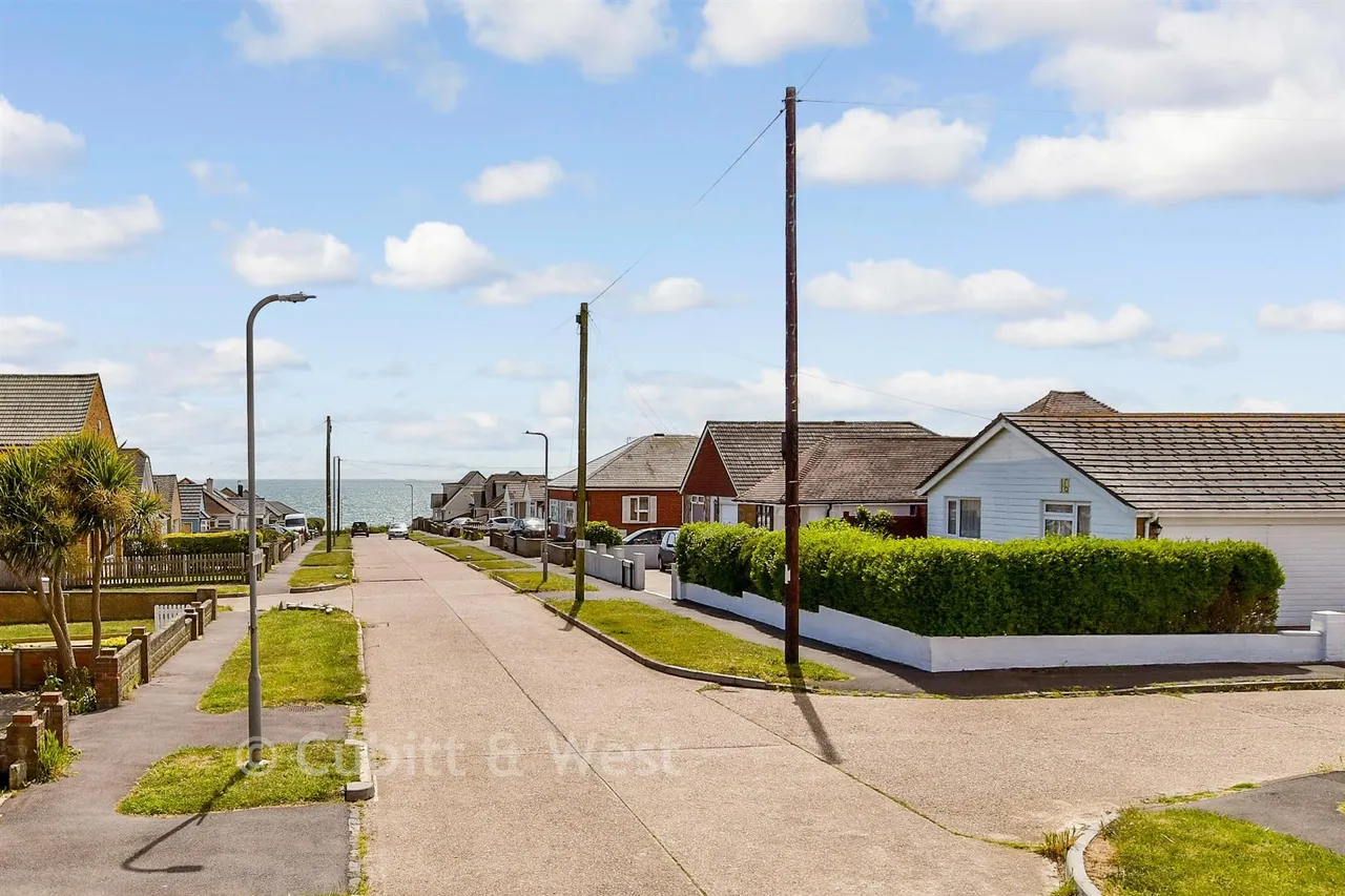 Slindon Avenue, Peacehaven, BN10, photo 2