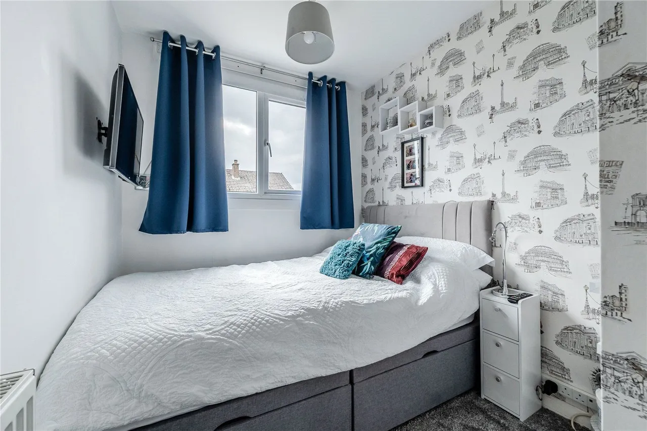 West Lea Crescent, Yeadon, LS19, photo 10