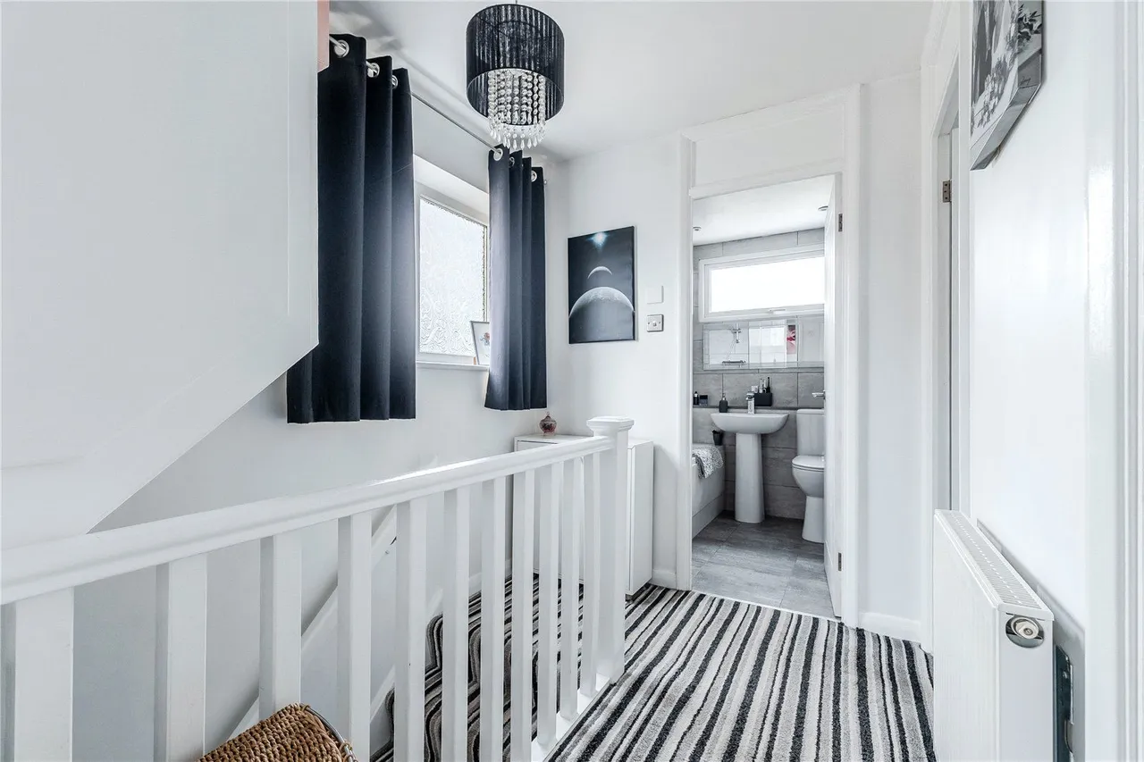 West Lea Crescent, Yeadon, LS19, photo 13
