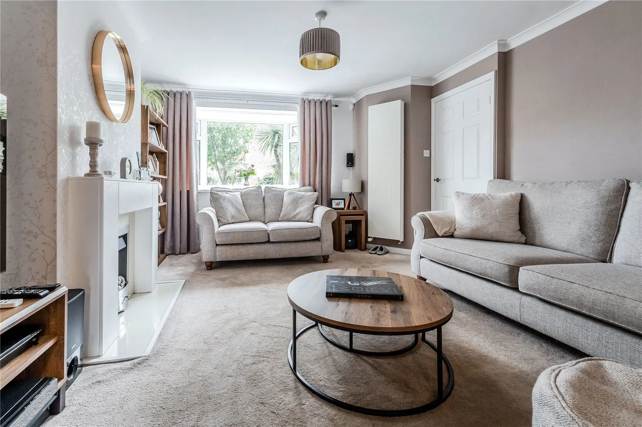 West Lea Crescent, Yeadon, LS19, photo 5