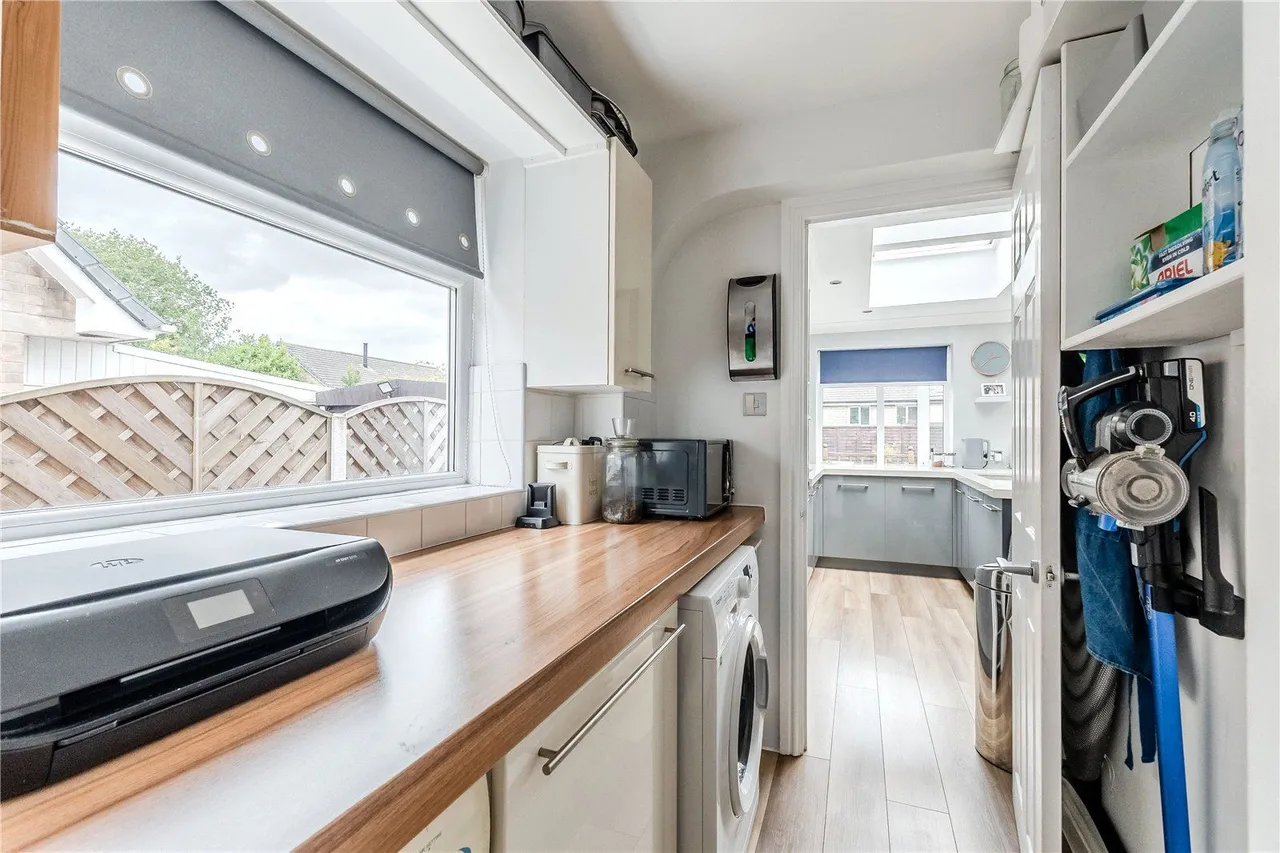 West Lea Crescent, Yeadon, LS19, photo 16