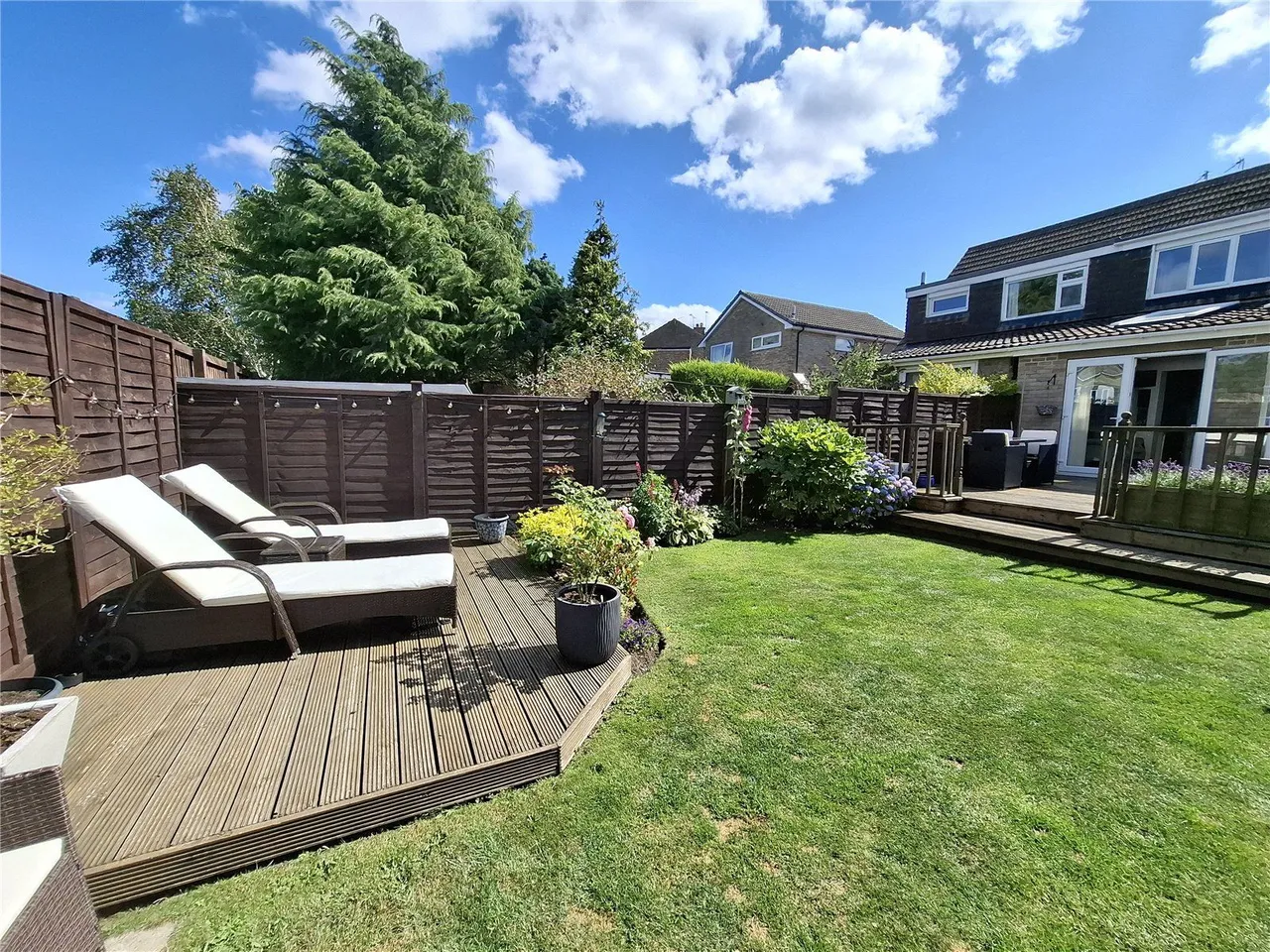 West Lea Crescent, Yeadon, LS19, photo 11