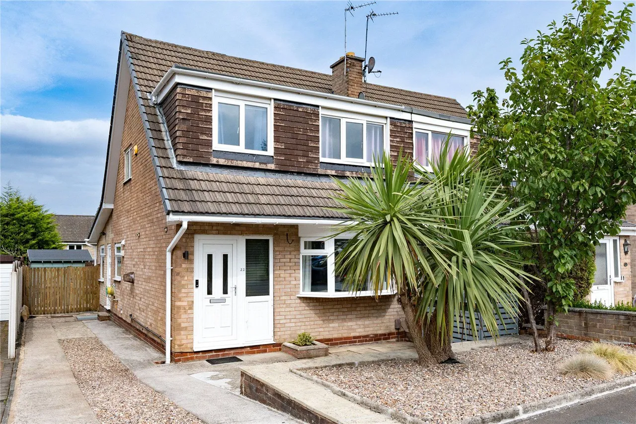 3 bed house for sale, West Lea Crescent, Yeadon, LS19