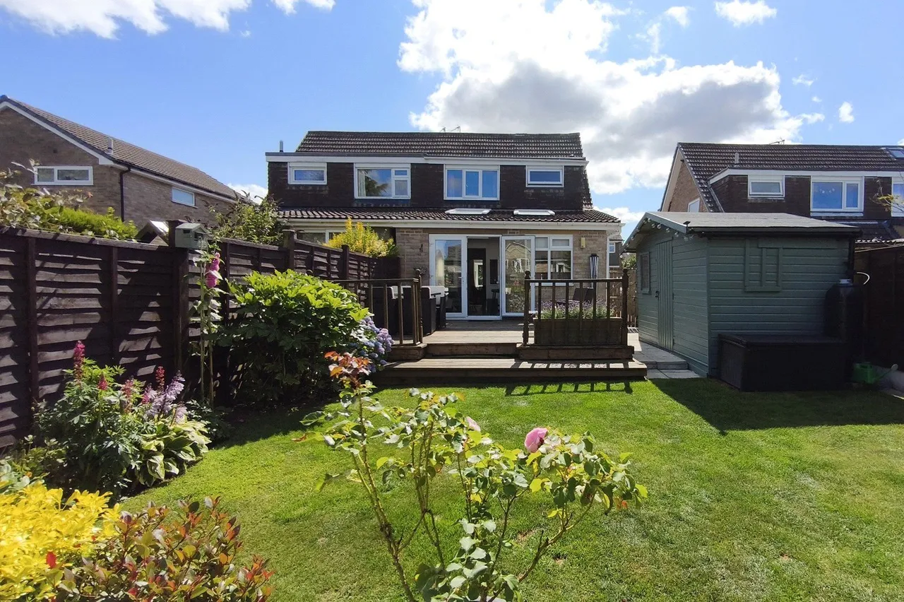 West Lea Crescent, Yeadon, LS19, photo 6