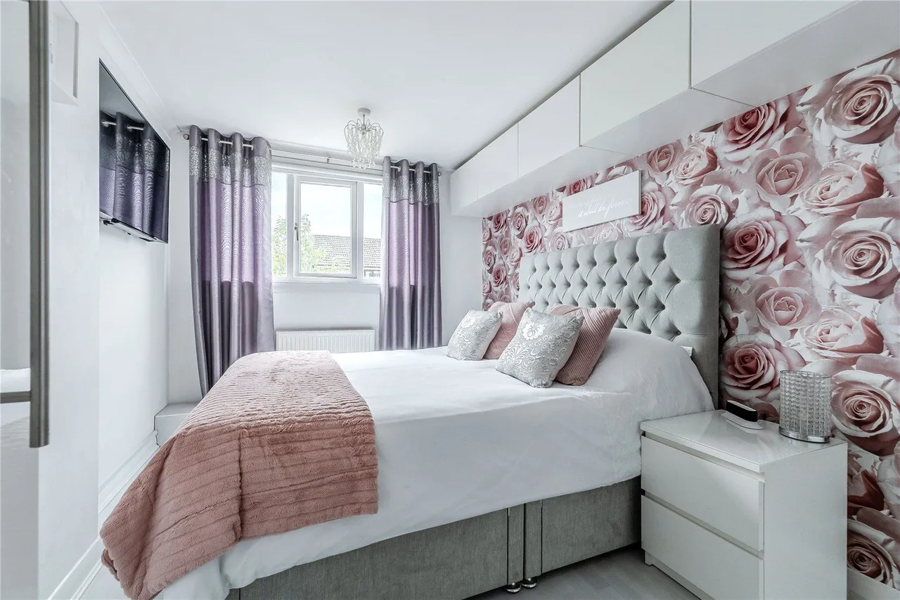 West Lea Crescent, Yeadon, LS19, photo 14