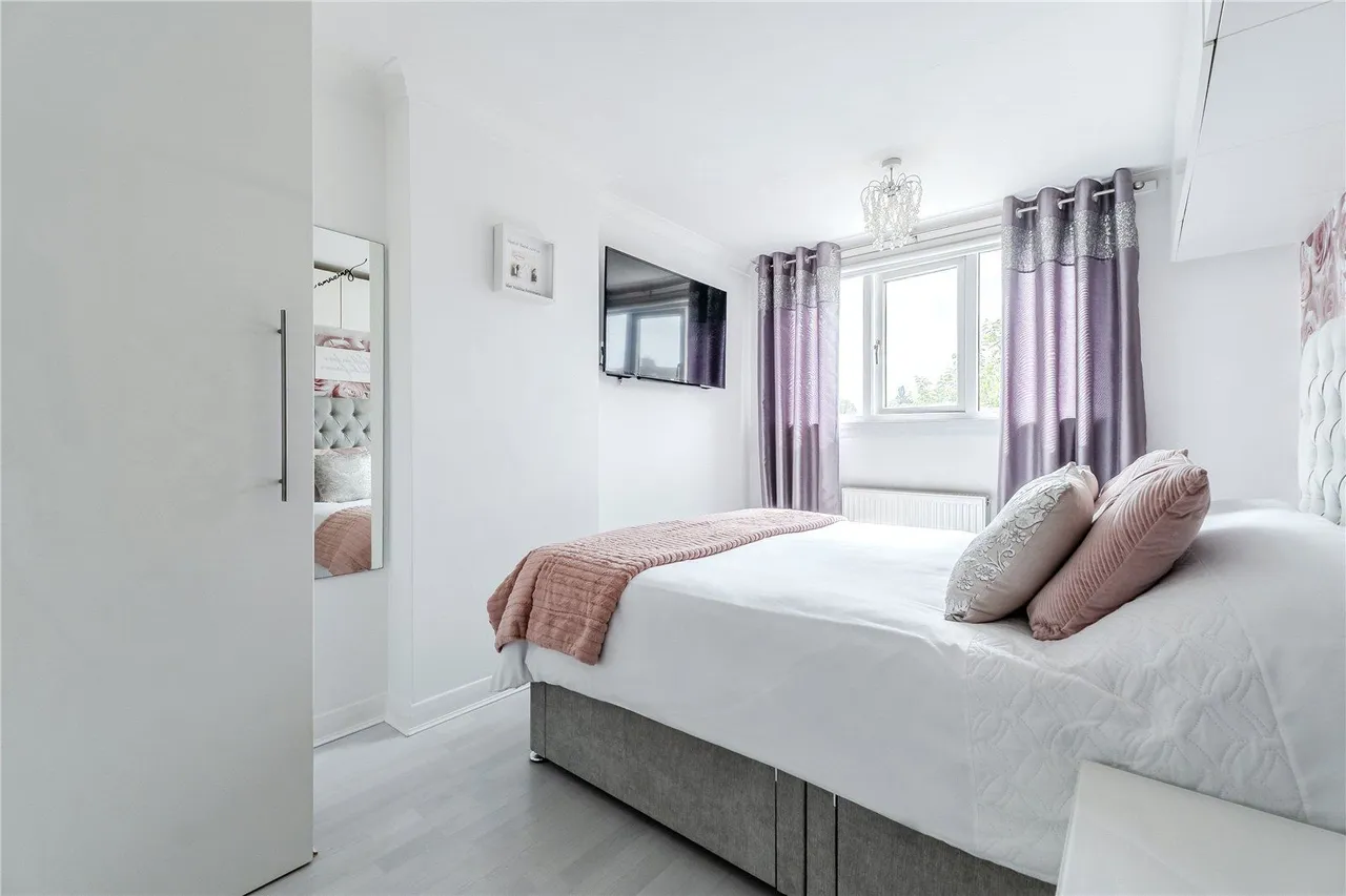 West Lea Crescent, Yeadon, LS19, photo 4