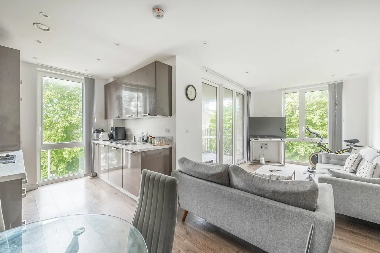 2 bed flat for sale — Flat 20, Aldenham Court, 1 Brannigan Way, Edgware