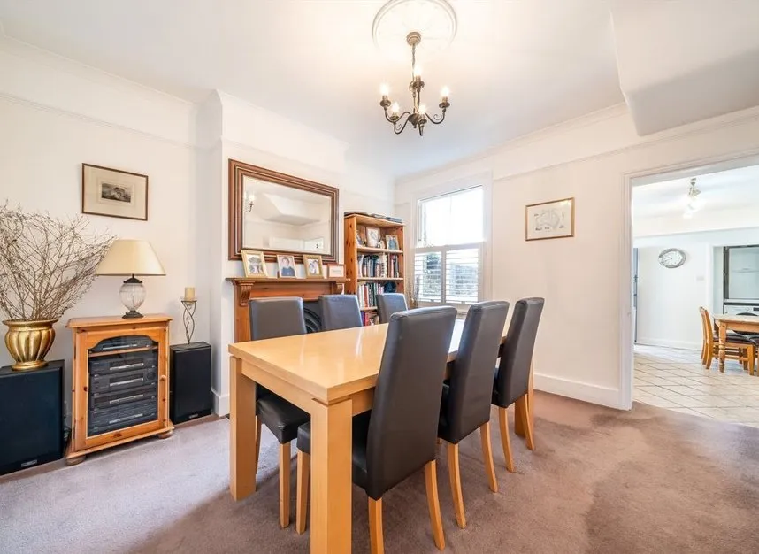 Third Cross Road, Twickenham, TW2, photo 3