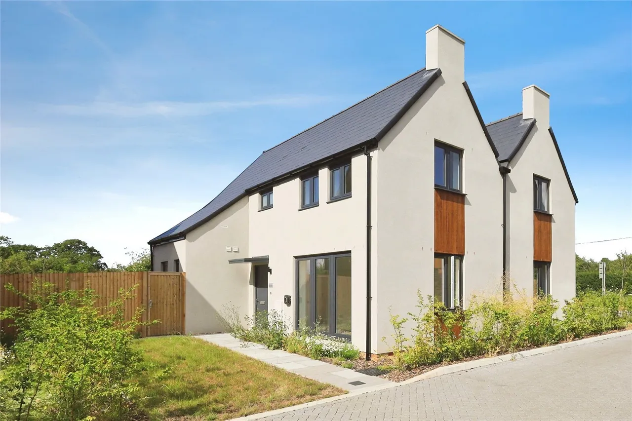 2 bed house for sale, Camberlot Road, Upper Dicker, BN27