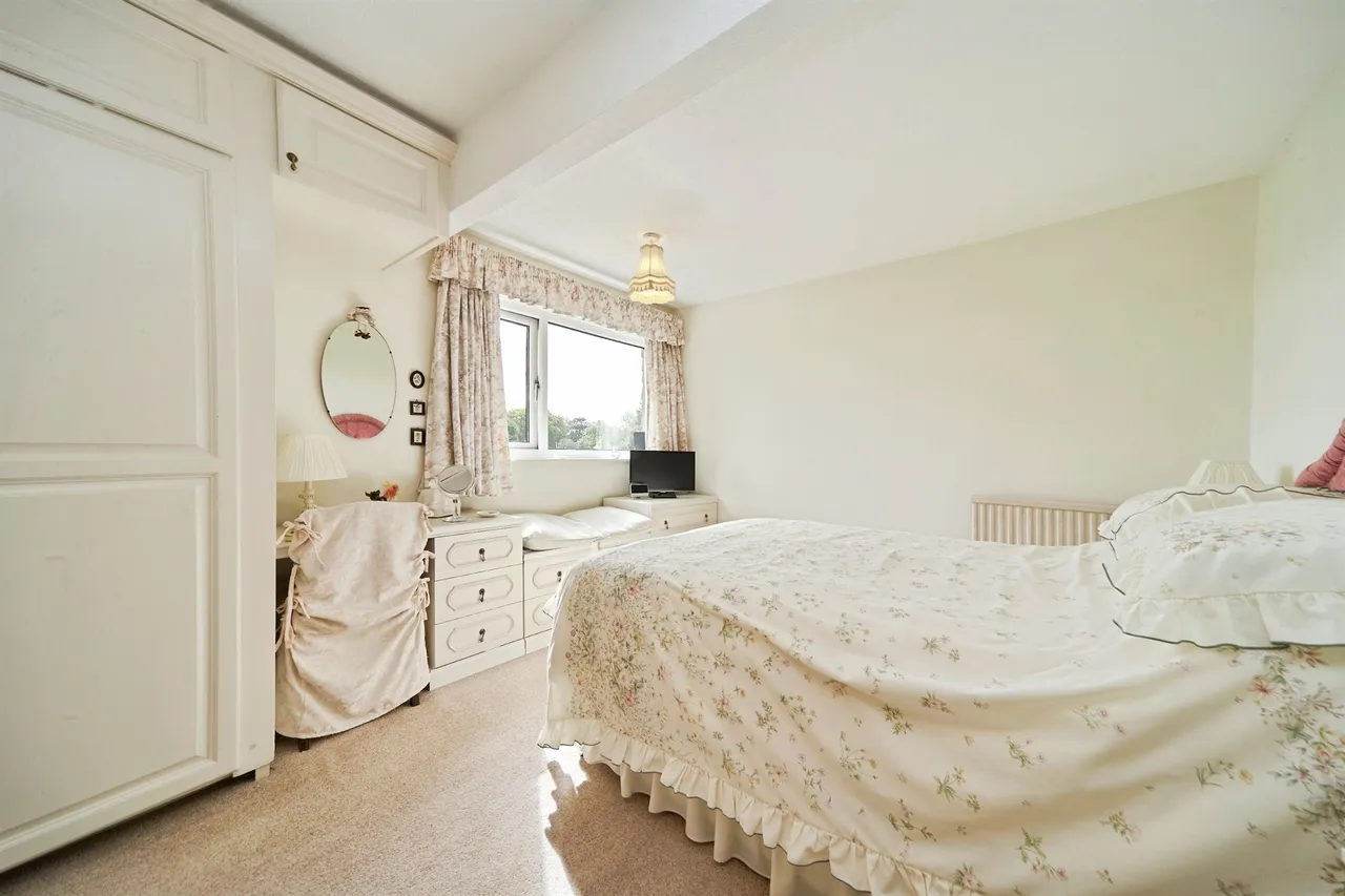 Gledhow Wood Avenue, Leeds, LS8, photo 13