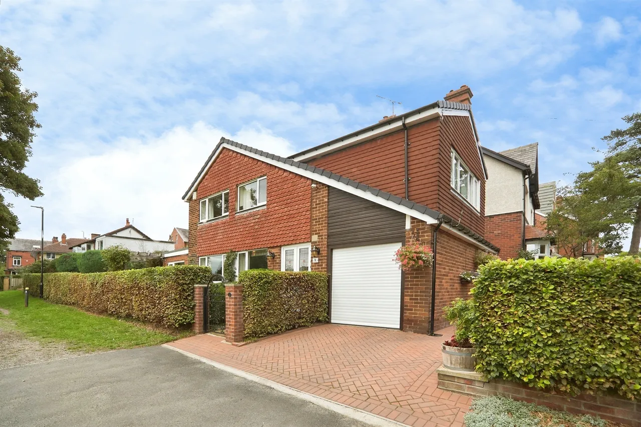 4 bed house for sale, Gledhow Wood Avenue, Leeds, LS8