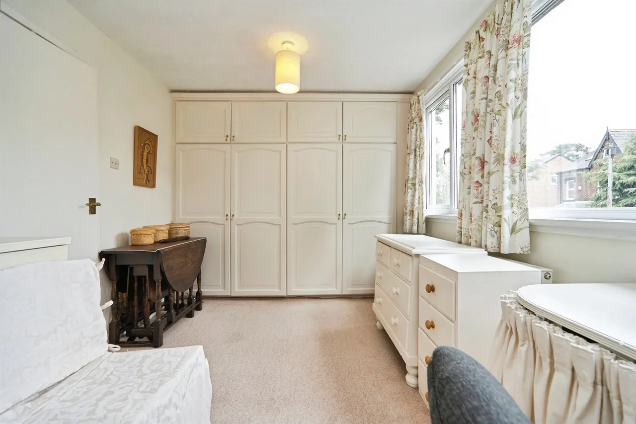 Gledhow Wood Avenue, Leeds, LS8, photo 17