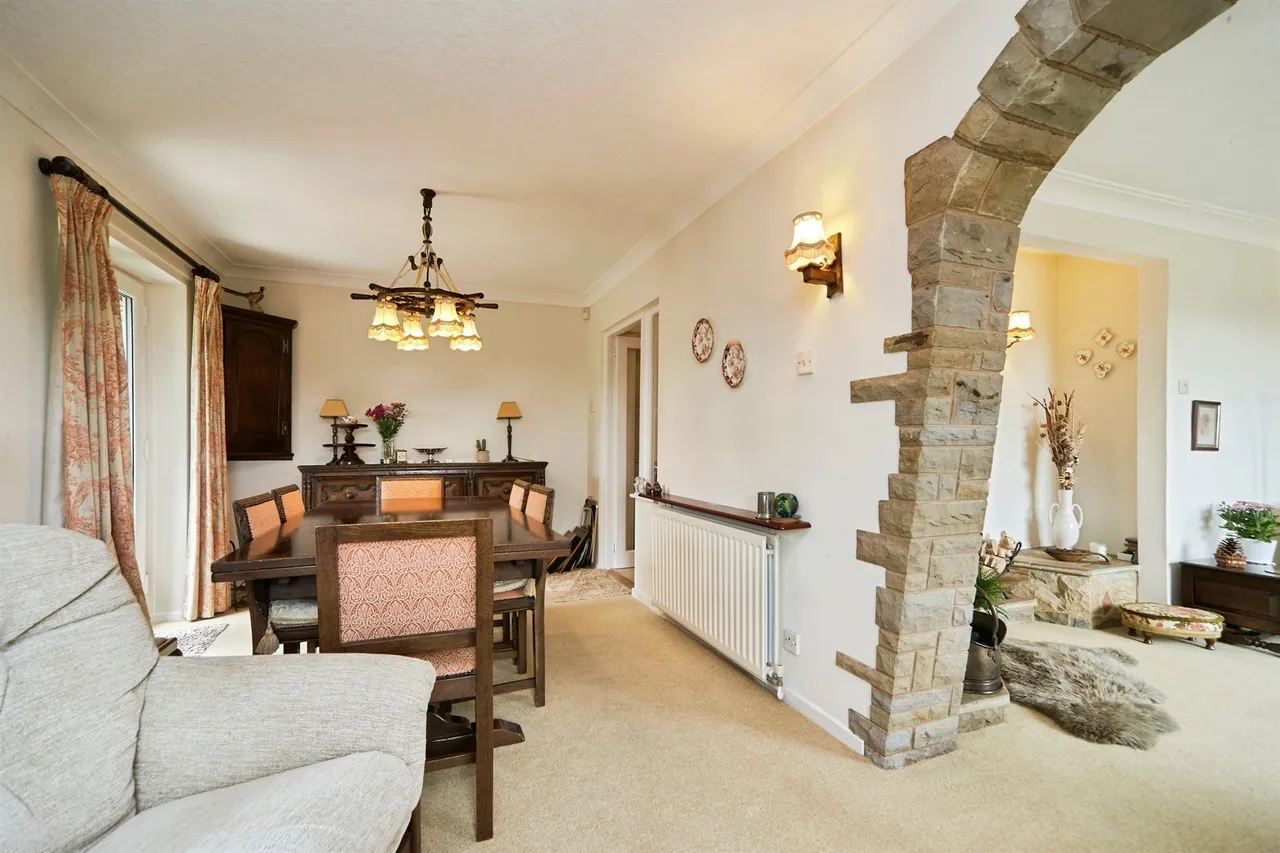 Gledhow Wood Avenue, Leeds, LS8, photo 5