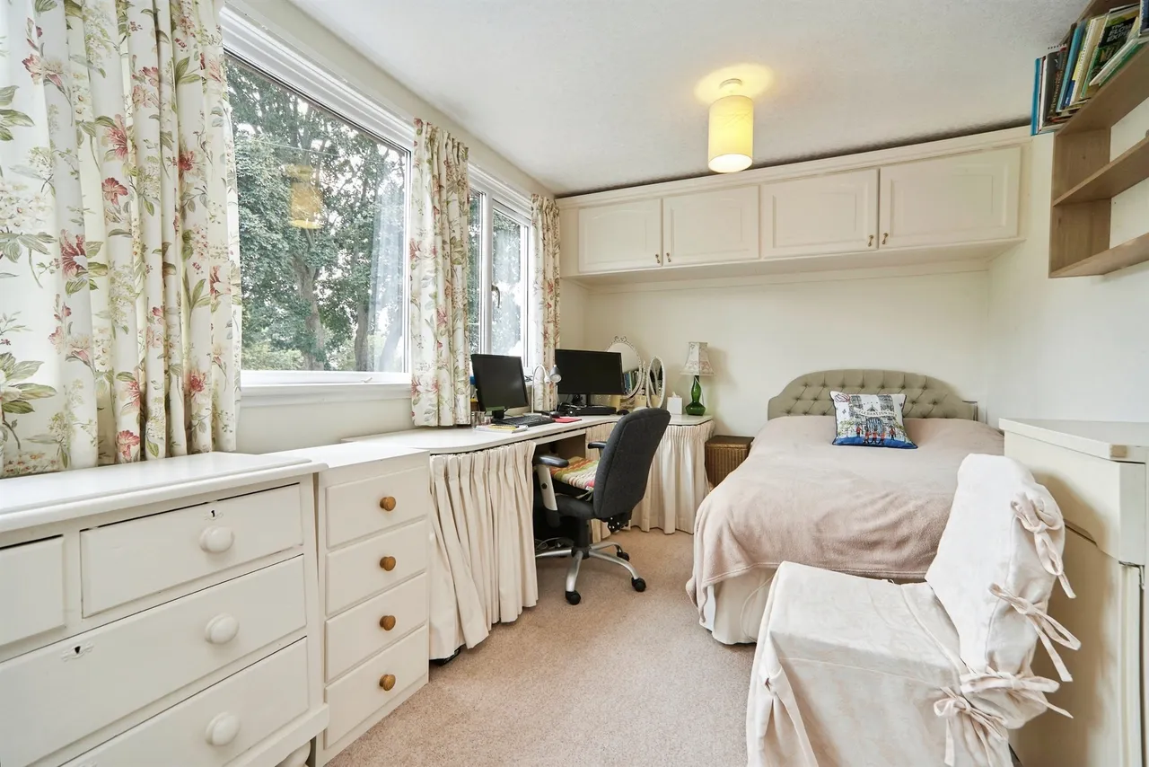 Gledhow Wood Avenue, Leeds, LS8, photo 16